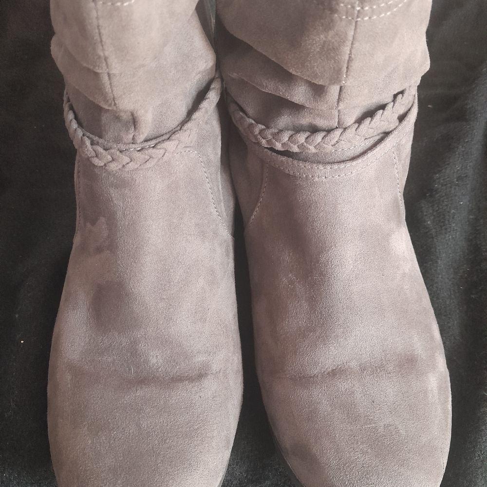 Chic Gray Ankle Boots with Braided Detail